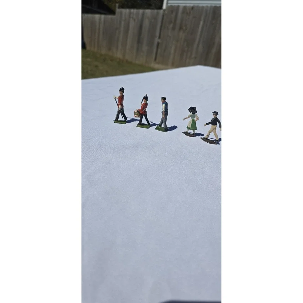 Vintage Painted Lead/Metal Figures Lot 5 British Guards Soldiers Civilians